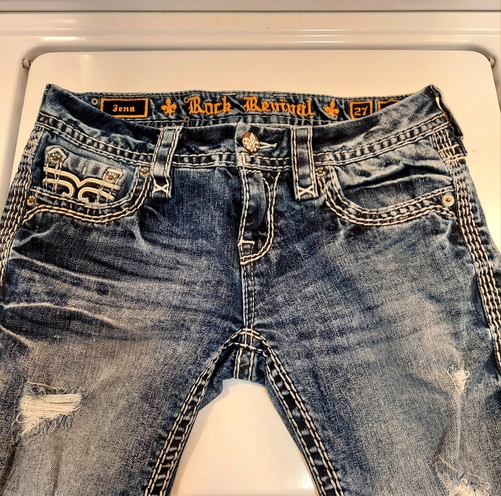 Rock Revival Distressed Cropped Blue Jeans with Embroidered Pockets - Picture 2 of 12